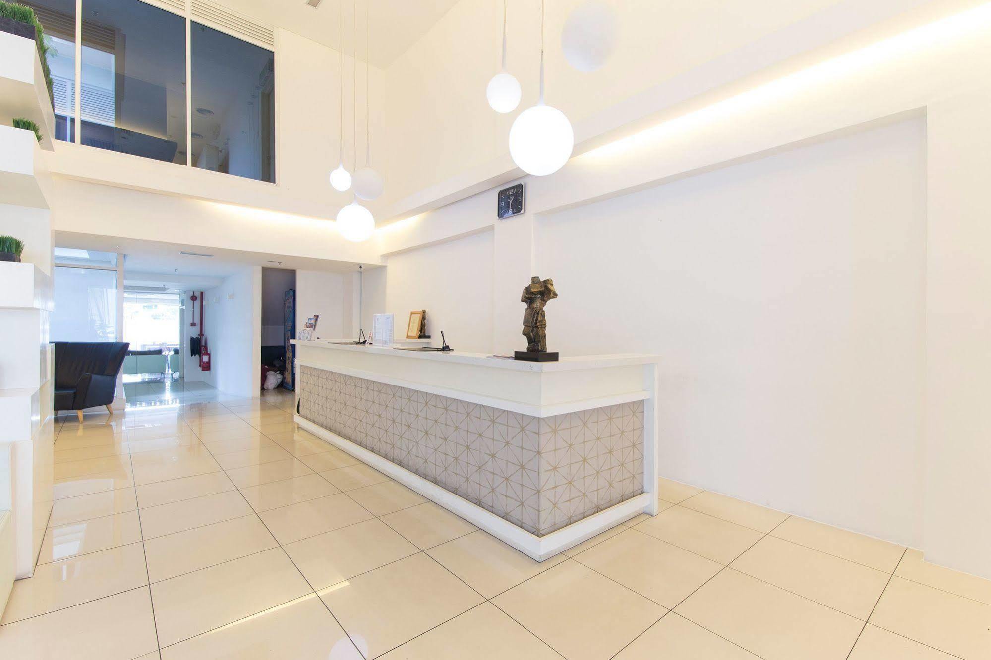 Zen Rooms Macallum George Town Exterior photo